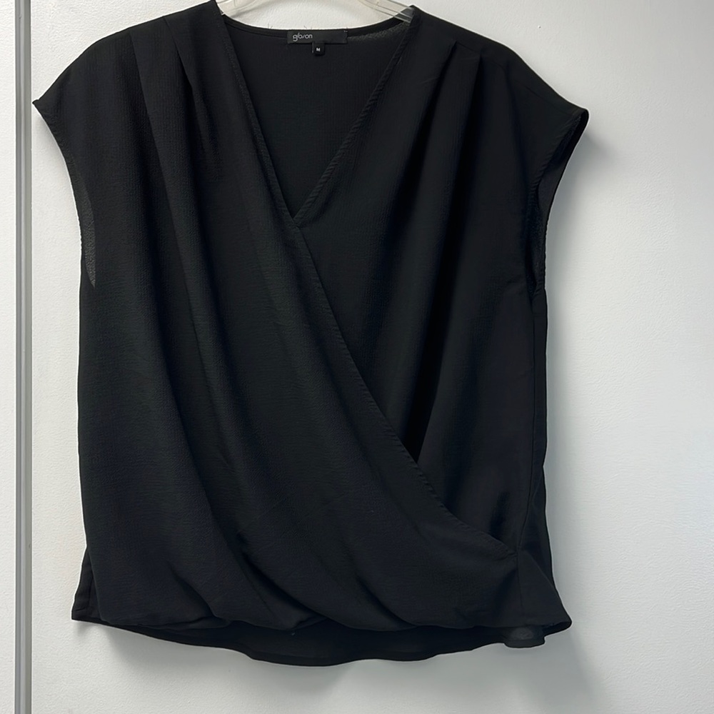 Gibson Women’s V-Neck Short Sleeve Black Blouse - size Medium